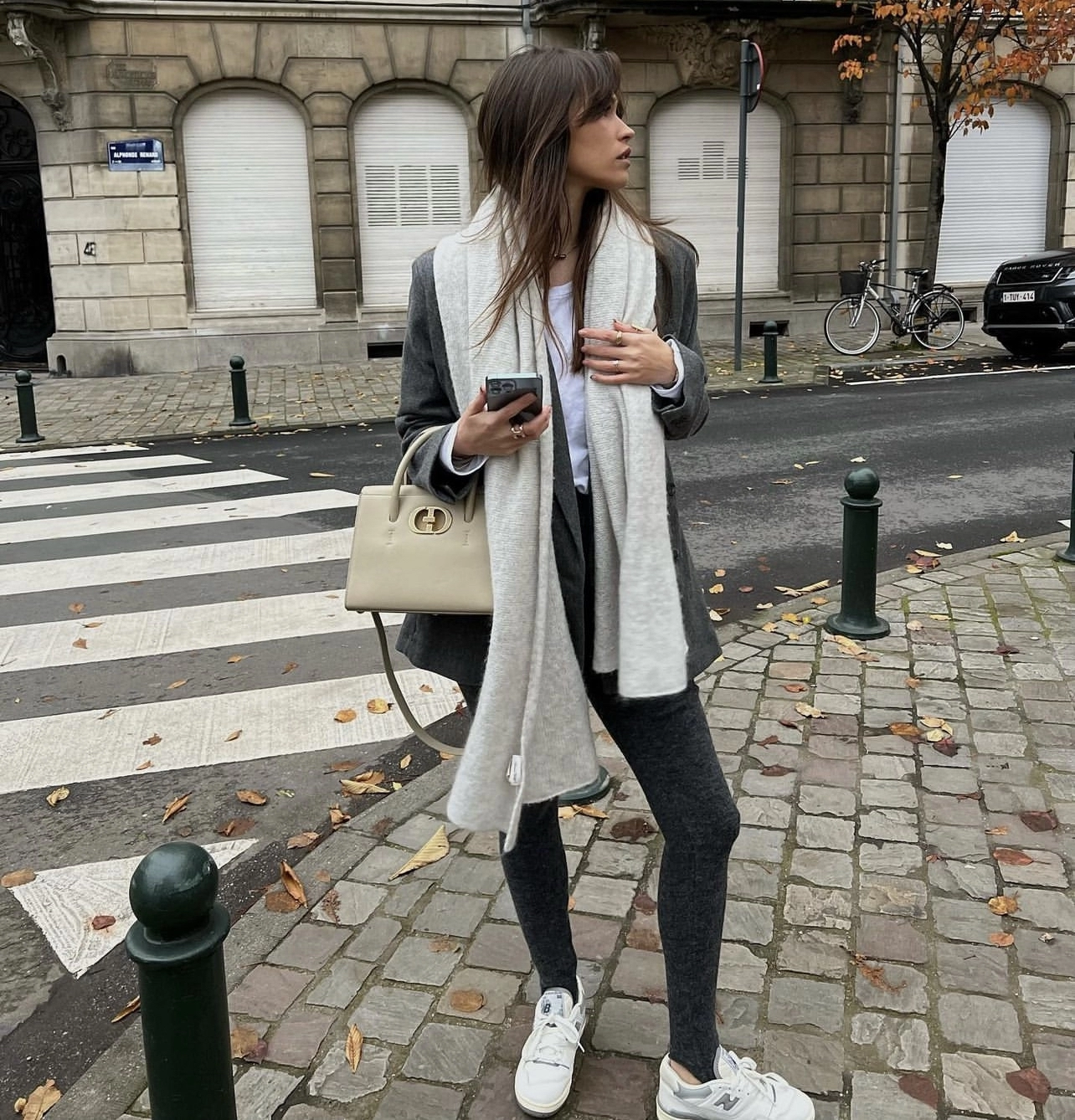 Легинсы со штрипками. Как носить супер-хит athleisure