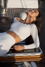 Лонгслив Off Shoulder Crop Ivory Лонгслив Off Shoulder Crop Ivory